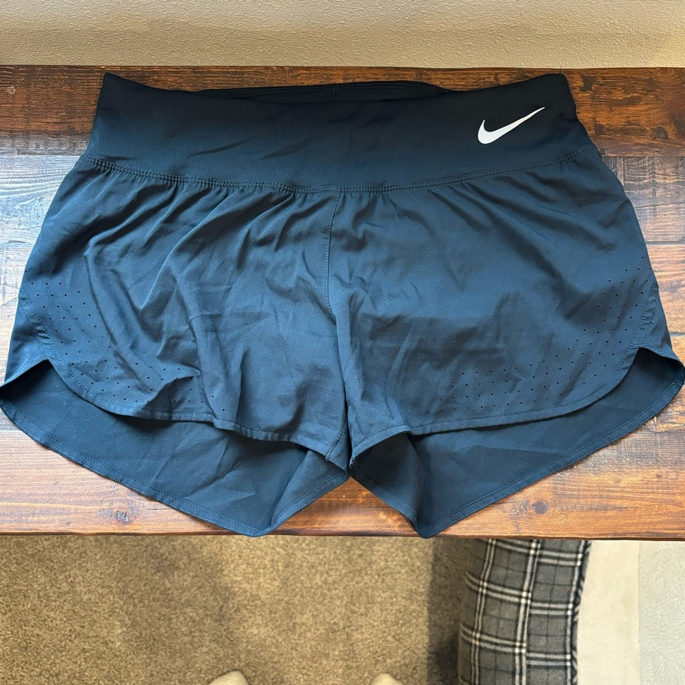EUC NIKE WOMEN Dri-FIT ECLIPSE 3 INCH SHORT in Black, size M